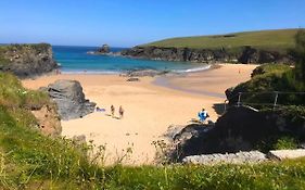 Cosy Seaside Bothy For 4 In Trevone Bay Close To Beach And Padstow